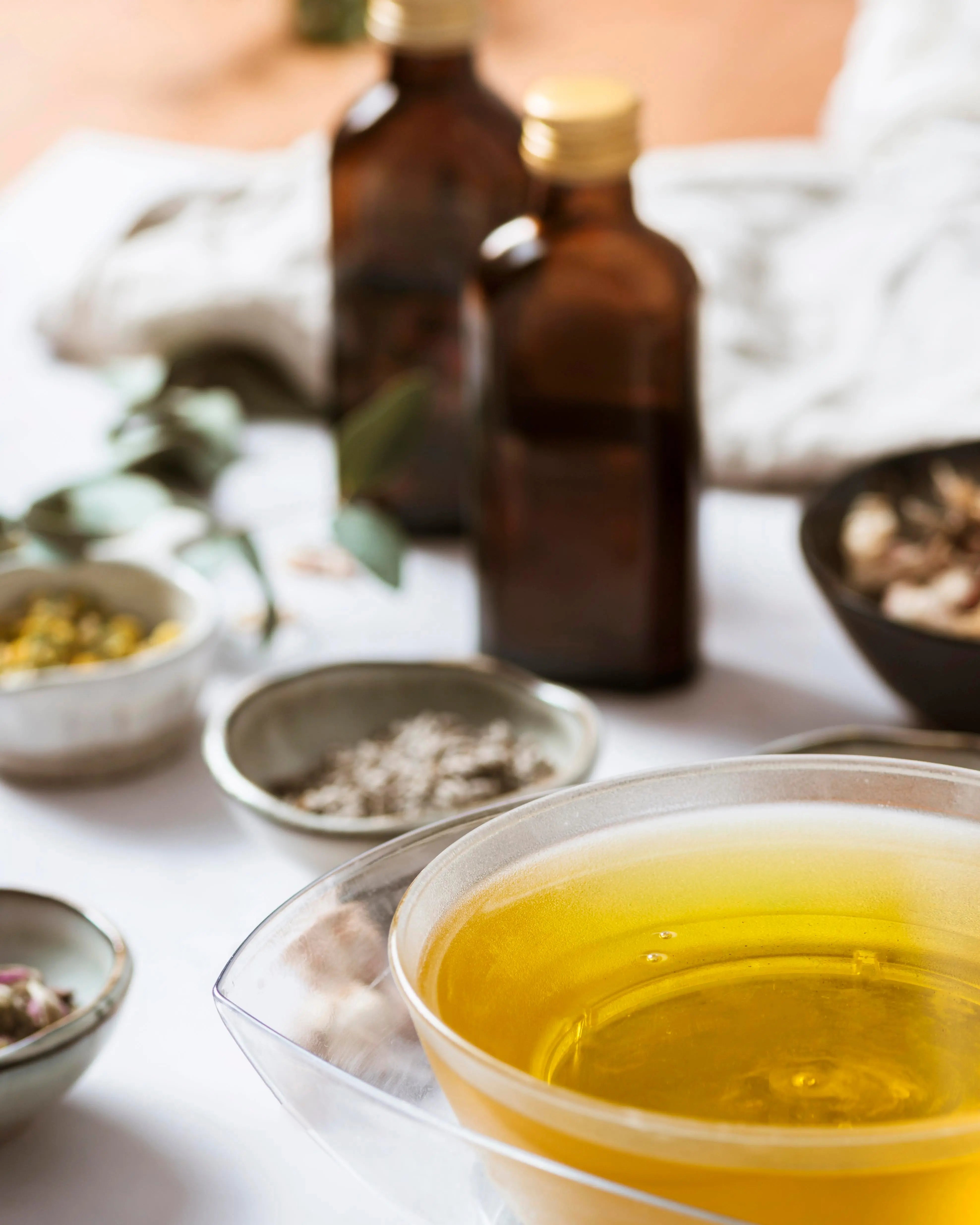 Die 15 beliebtesten ätherischen Öle, wie sie hergestellt werden und was Ihre Wirkungen sind - aromamanufaktur